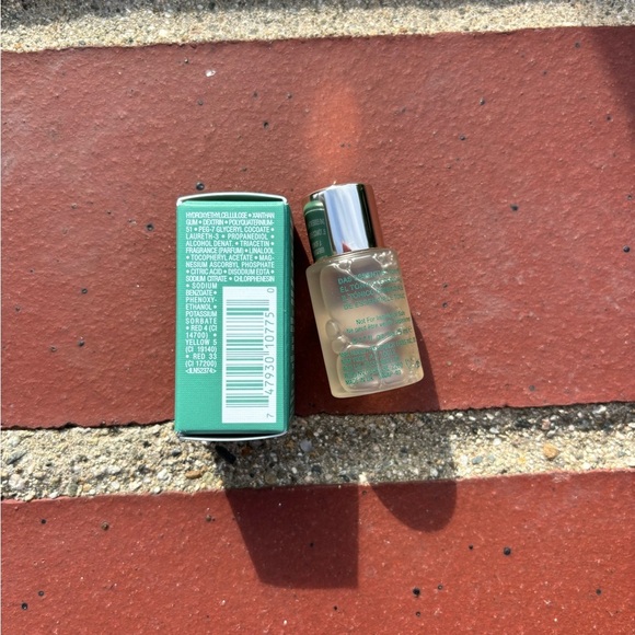 La Mer The Essential Tonic Deluxe Sample 17oz (5ml) - Picture 3 of 3